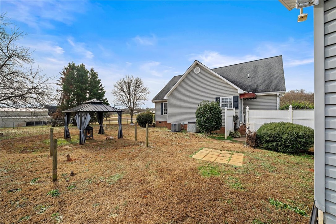 Belton, South Carolina 29627, United States, 4 Bedrooms Bedrooms, ,2 BathroomsBathrooms,Residential,Active,250230