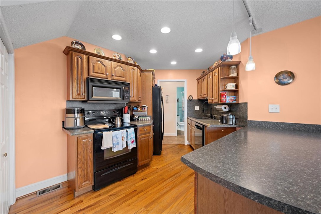 Belton, South Carolina 29627, United States, 4 Bedrooms Bedrooms, ,2 BathroomsBathrooms,Residential,Active,250230