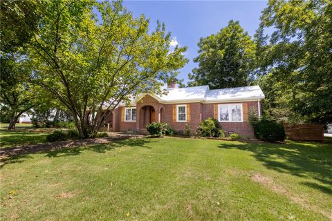 Photo of 704 Cherry Street, Pendleton, SC 29670 (MLS # 20304059)