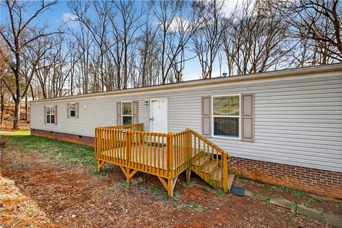 Mobile Home For Sale - 325 Lula Drive<br/> Pickens County, Easley, SC 29640