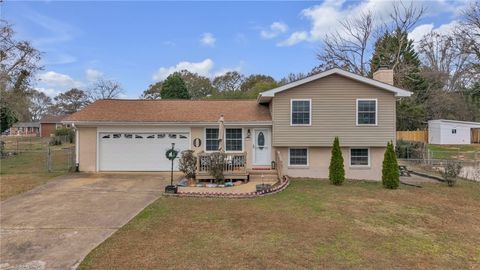 Photo of 104 Dogwood Circle, Pendleton, SC 29670 (MLS # 20295106)