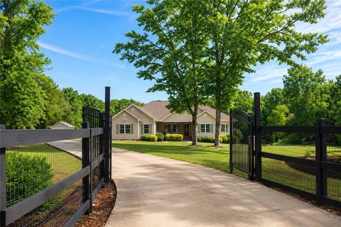 Photo of 190 Fred Bradford Road, Iva, SC 29655 (MLS # 20301252)