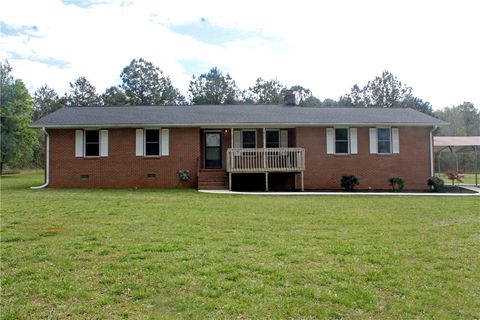 Photo of 1007 Oneal Street, Belton, SC 29627 (MLS # 20302046)