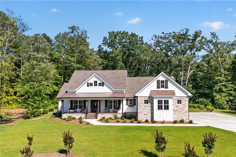 Photo of 921 Falling Waters Lane, Seneca, SC 29672 (MLS # 20302545)