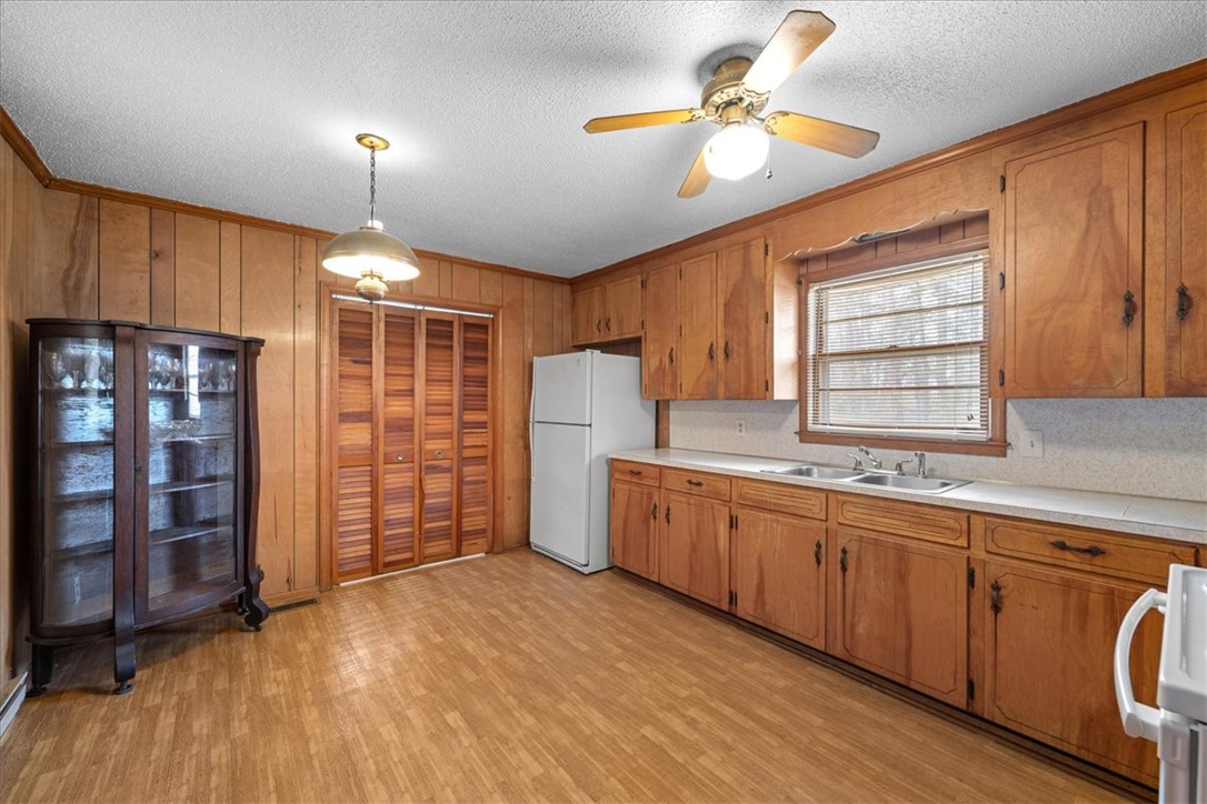 Anderson, South Carolina 29621, United States, 3 Bedrooms Bedrooms, ,2 BathroomsBathrooms,Residential,Pending,85031