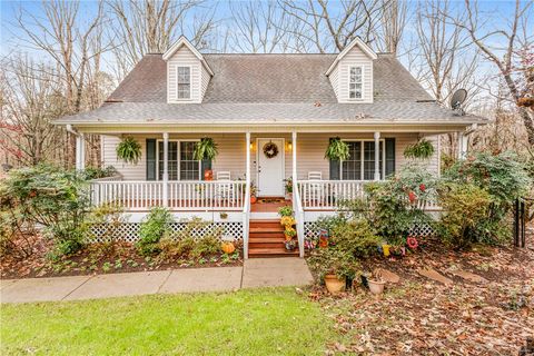 Photo of 2000 Ridgeview Lane, Seneca, SC 29678 (MLS # 20296771)