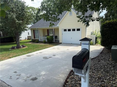 Homes For Sale - 325 S Sandy Brook Way<br/> Simpsonville, SC 29680