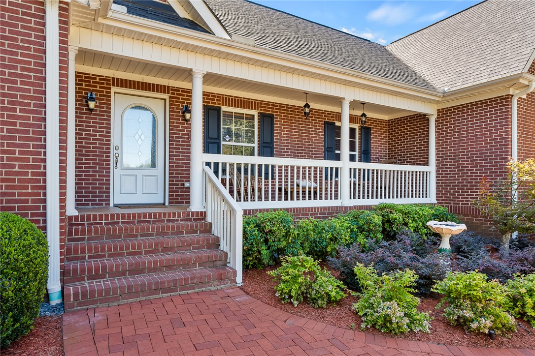 Easley, South Carolina 29640, United States, 4 Bedrooms Bedrooms, ,3 BathroomsBathrooms,Residential,Pending,233133