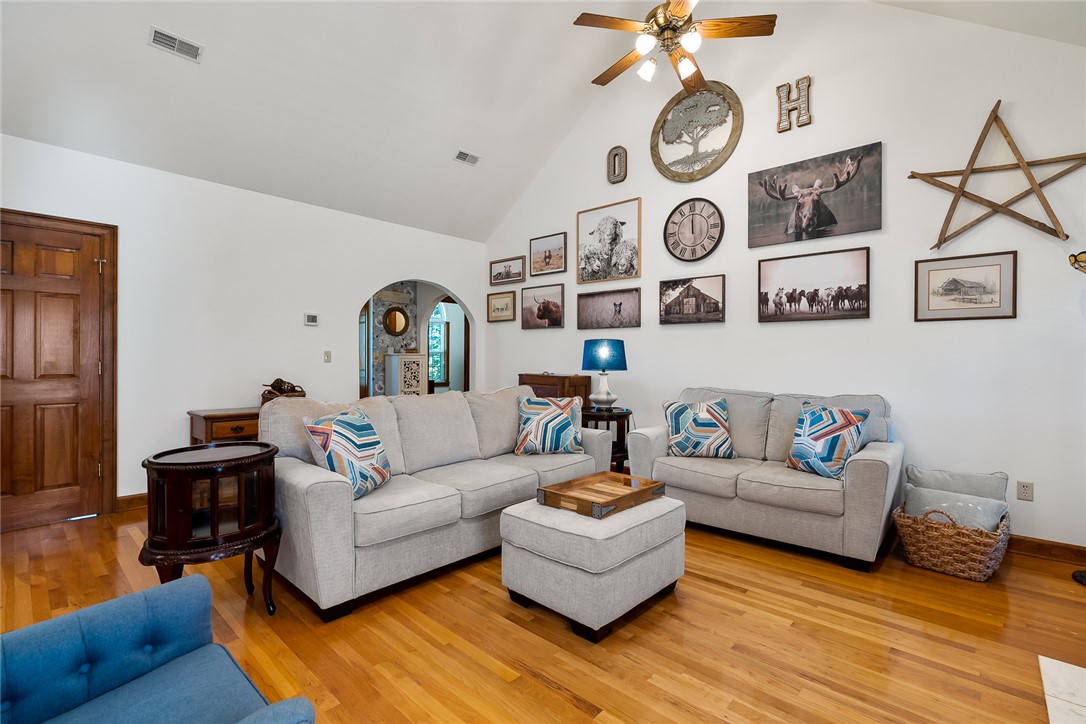 Easley, South Carolina 29640, United States, 4 Bedrooms Bedrooms, ,3 BathroomsBathrooms,Residential,Pending,233133