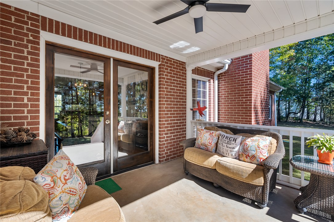 Easley, South Carolina 29640, United States, 4 Bedrooms Bedrooms, ,3 BathroomsBathrooms,Residential,Pending,233133