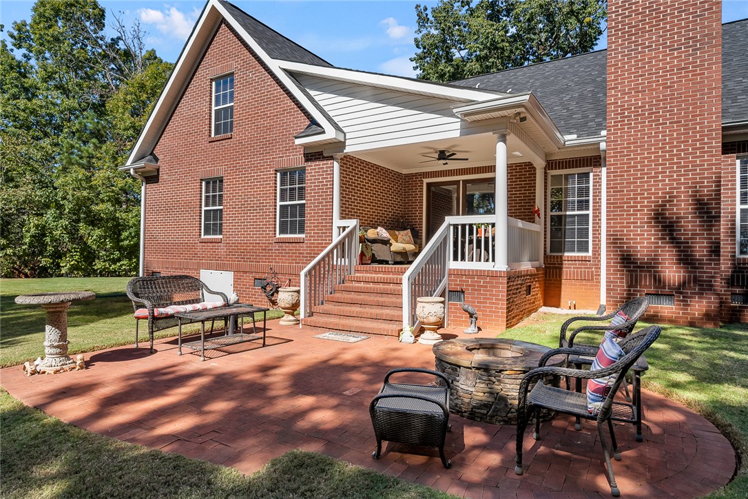 Easley, South Carolina 29640, United States, 4 Bedrooms Bedrooms, ,3 BathroomsBathrooms,Residential,Pending,233133