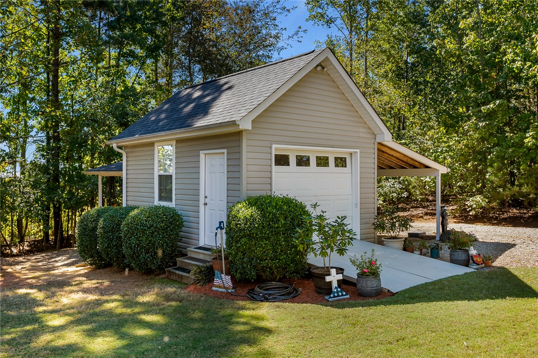 Easley, South Carolina 29640, United States, 4 Bedrooms Bedrooms, ,3 BathroomsBathrooms,Residential,Pending,233133