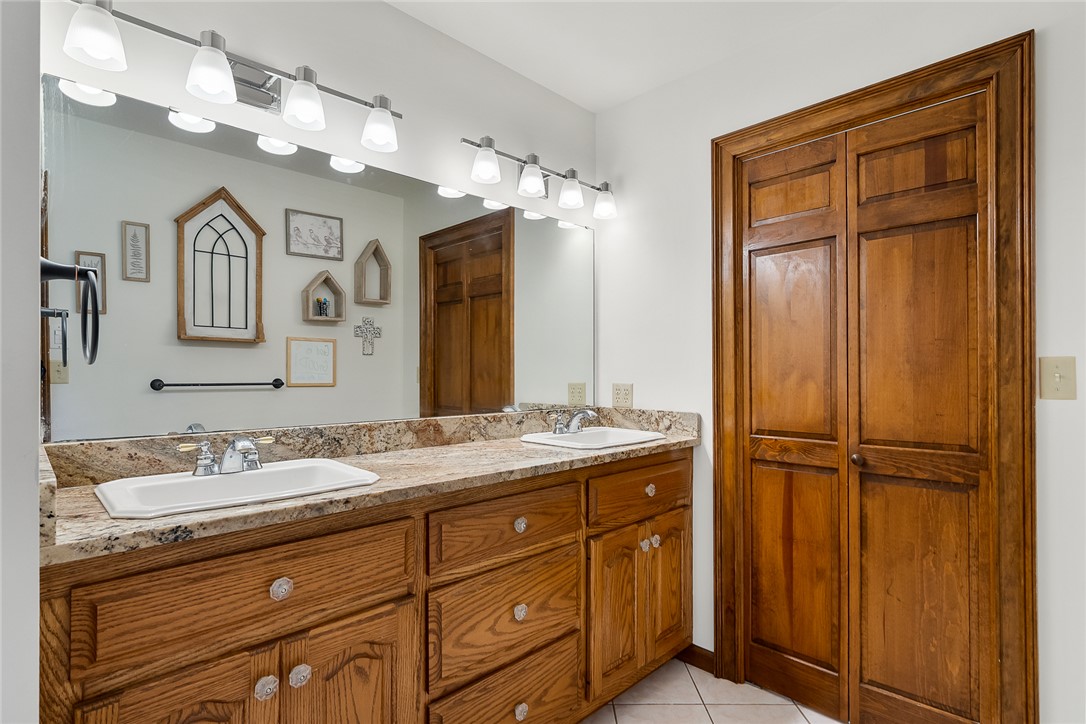 Easley, South Carolina 29640, United States, 4 Bedrooms Bedrooms, ,3 BathroomsBathrooms,Residential,Pending,233133