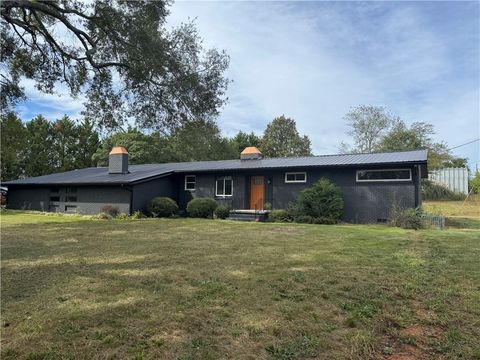 Photo of 1706 Whitehall Road, Anderson, SC 29625 (MLS # 20293621)