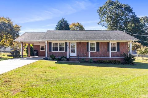 Photo of 734 Tanglewood Drive, Seneca, SC 29672 (MLS # 20293626)