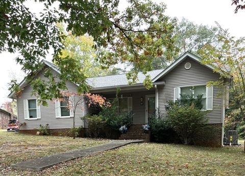 Photo of 135 Mountain View Circle Lane, Greenville, SC 29617 (MLS # 20294052) Photo of 135 Mountain View Circle Lane, Greenville, SC 29617 (MLS # 20294052)