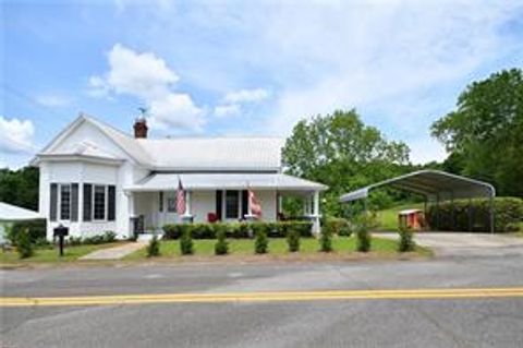 Photo of 136 Harbert Park Circle, Westminster, SC 29693 (MLS # 20294363)