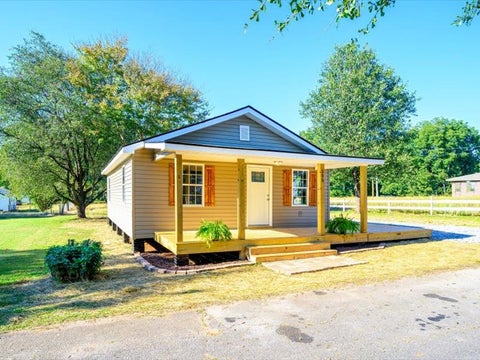 Photo of 206 Rowland Street, West Union, SC 29696 (MLS # 20307266)