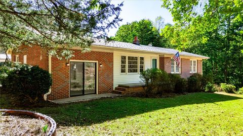 Photo of 105 Midway Drive, Westminster, SC 29693 (MLS # 20293821) Photo of 105 Midway Drive, Westminster, SC 29693 (MLS # 20293821)