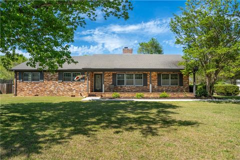 Photo of 125 Thunderbird Place, Spartanburg, SC 29307 (MLS # 20300234)