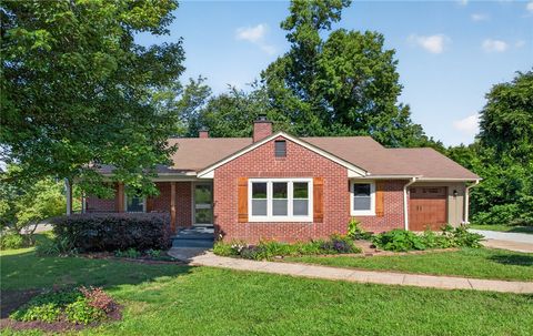 Photo of 510 S Fairplay Street, Seneca, SC 29678 (MLS # 20302656)