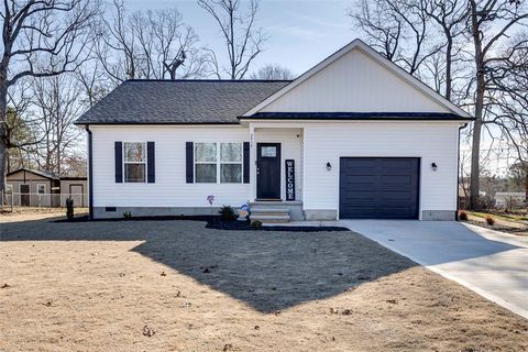 Photo of 2414 Old Williamston Road, Anderson, SC 29621 (MLS # 20297899)