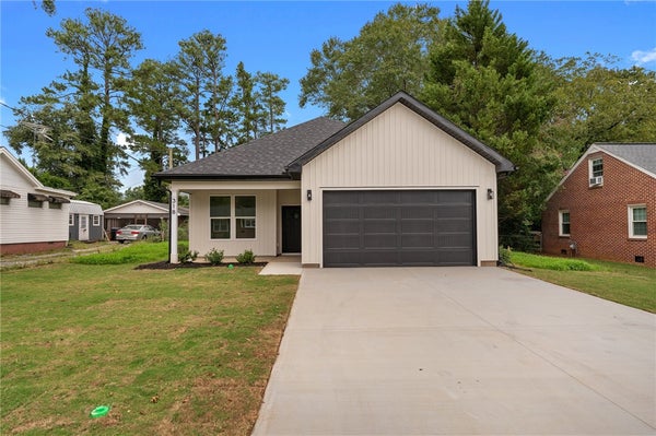 318 W FREDERICKS ST, ANDERSON, SC 29625 - Image 3f3d0dd8fc88bfe5a9f4a5cba99752ca/2048006342