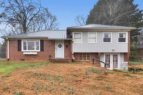 Photo of 109 Westwood Drive, Belton, SC 29627 (MLS # 20296278)