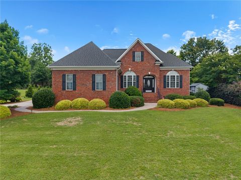 Photo of 102 Club Ridge Drive, Pickens, SC 29671 (MLS # 20302161)