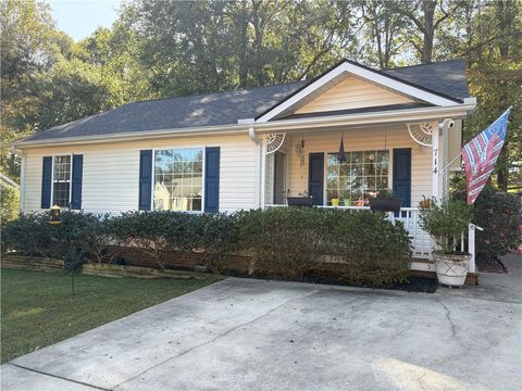 Photo of 714 N Ashton Drive, Liberty, SC 29657 (MLS # 20293366) Photo of 714 N Ashton Drive, Liberty, SC 29657 (MLS # 20293366)