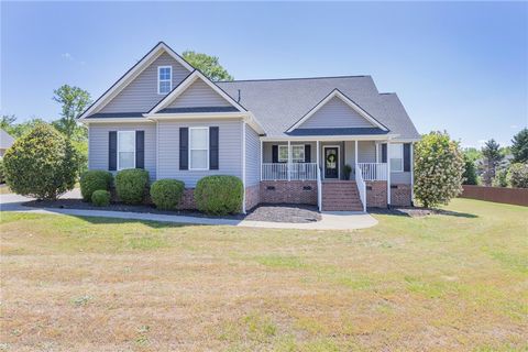 Photo of 208 Mahaffey Road, Williamston, SC 29697 (MLS # 20300317)
