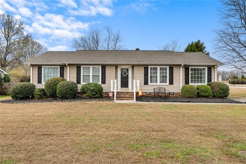 Photo of 100 De Kalb Drive, Greer, SC 29650 (MLS # 20295350)
