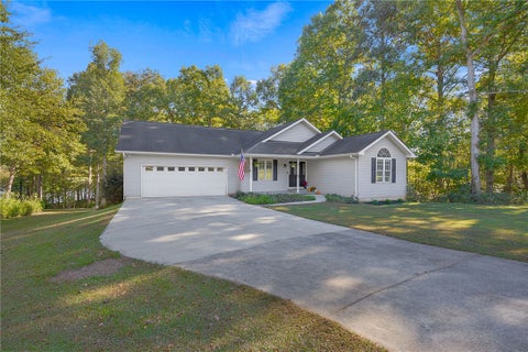 Photo of 434 Arrowhead Trail, Westminster, SC 29693 (MLS # 20308362)