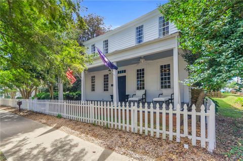 Photo of 204 S Main Street, Abbeville, SC 29620 (MLS # 20293142) Photo of 204 S Main Street, Abbeville, SC 29620 (MLS # 20293142)