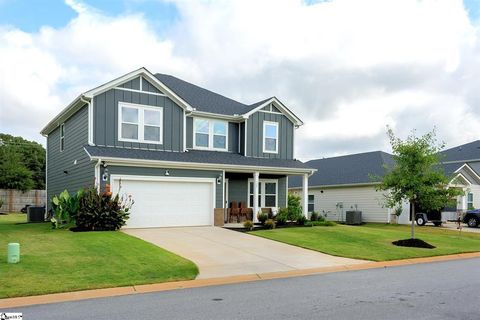 Homes For Sale - 325 Roderick Lane<br/> Greenville, SC 29605