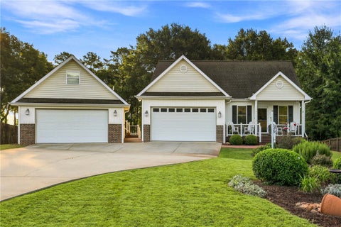 Photo of 104 N Windy Point, Townville, SC 29689 (MLS # 20305865)