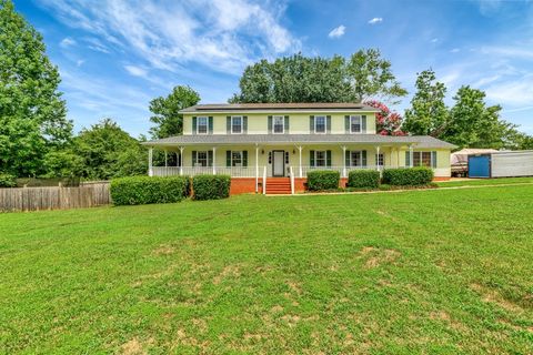 Photo of 224 Regency Circle, Anderson, SC 29625 (MLS # 20300344)