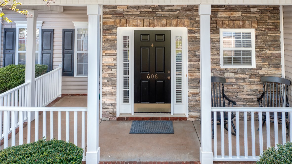 606 Greening Drive, Simpsonville, South Carolina image 2