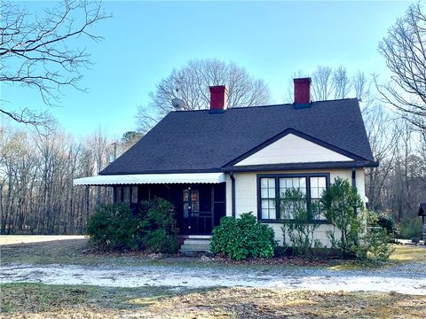Homes For Sale - 245 Cromer Road<br/> Williamston, SC 29697