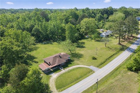 Photo of 1318 S Main Street, Abbeville, SC 29620 (MLS # 20300200)