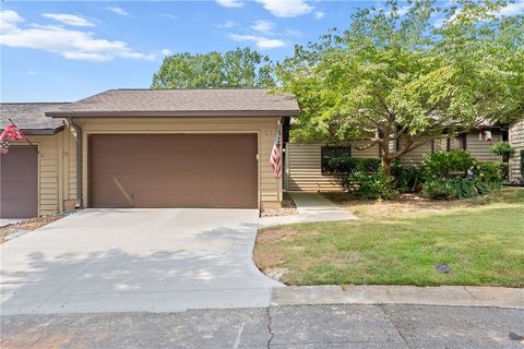 Townhouse For Sale - 325 Skylark Circle<br/> Greer, SC 29650