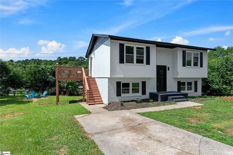 Photo of 105 Foxhall Court, Easley, SC 29640 (MLS # 20295342)