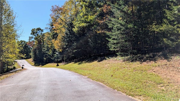 211 SERENITY DR, PICKENS, SC 29671 - Image 4c194548b2d89d4e9fdf2428360b981e/283851434