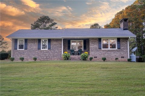 Photo of 506 Old Wagon Road, Walhalla, SC 29691 (MLS # 20293862)
