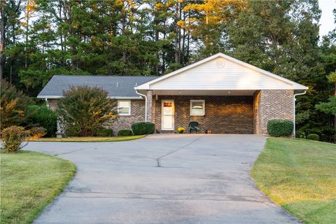 Photo of 506 Old Wagon Road, Walhalla, SC 29691 (MLS # 20293862)