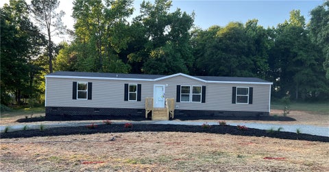 Mobile Home For Sale - 103 Twin Oaks Court<br/> Iva, SC 29655