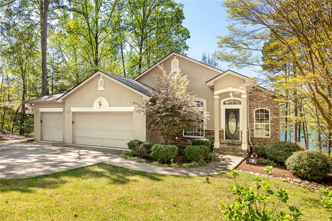 208 Shoreline Drive, Seneca, South Carolina image 1