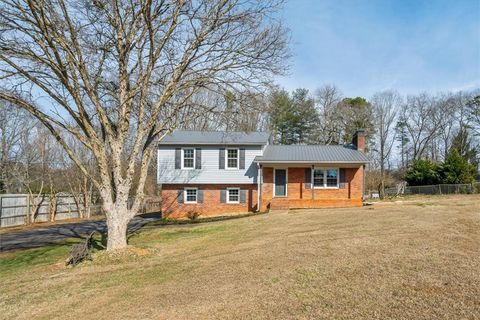 Photo of 152 Venture Drive, Liberty, SC 29657 (MLS # 20297137)
