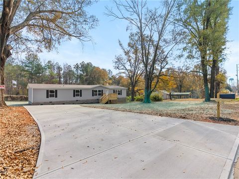 Mobile Home For Sale - 401 Mormon Church Road<br/> Oconee County, Seneca, SC 29678