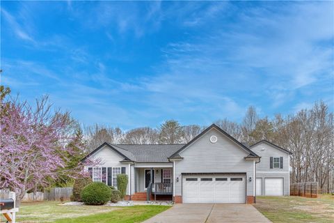 Photo of 15 Chikadee Drive, Pelzer, SC 29669 (MLS # 20298514)